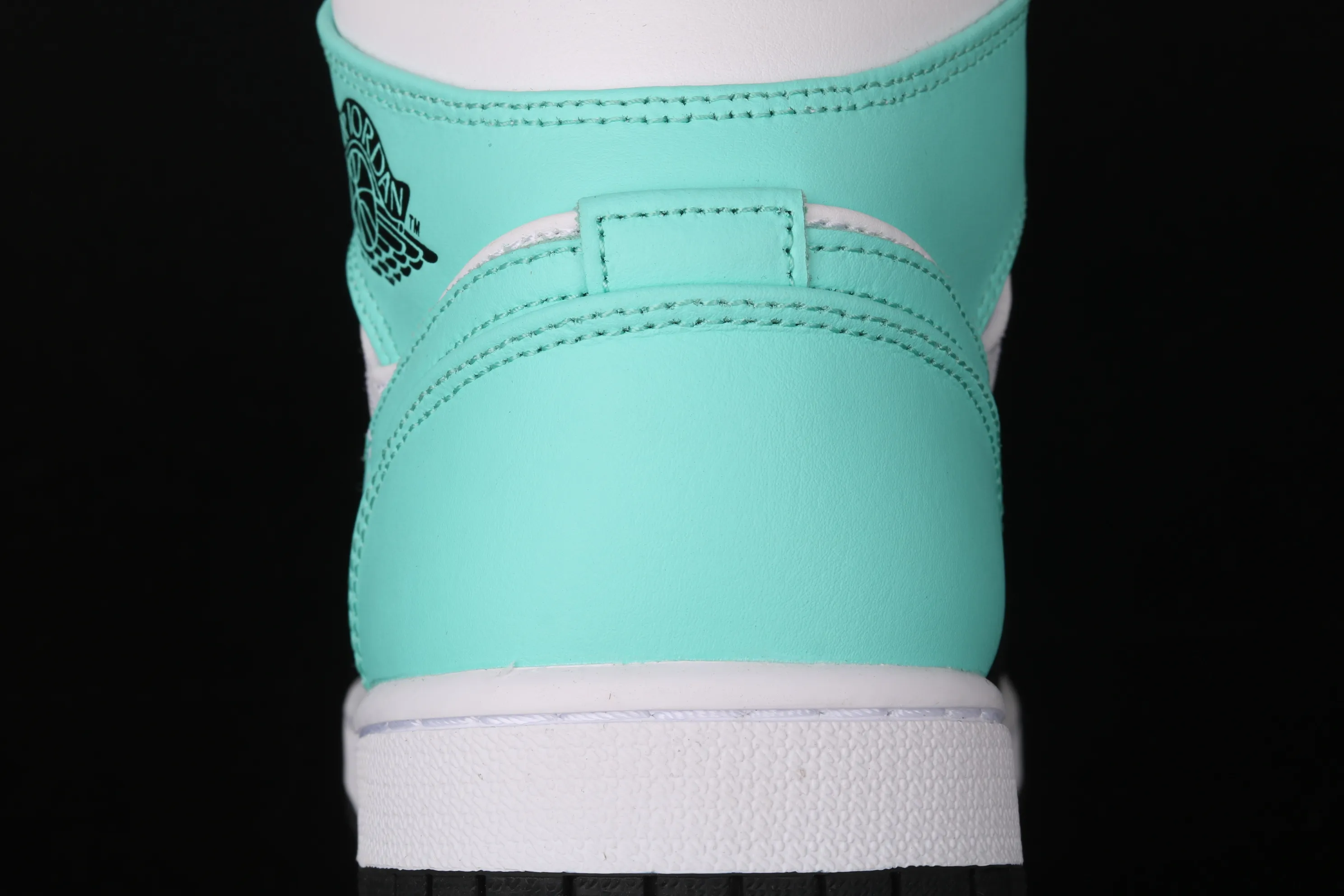 All categories Air Jordan Jordan series basketball shoes Air Jordan 1 Mid Air Jordan 1 Mid AJ1 Joe 1 black and white blue Zhongbang basketball shoes 554724-132